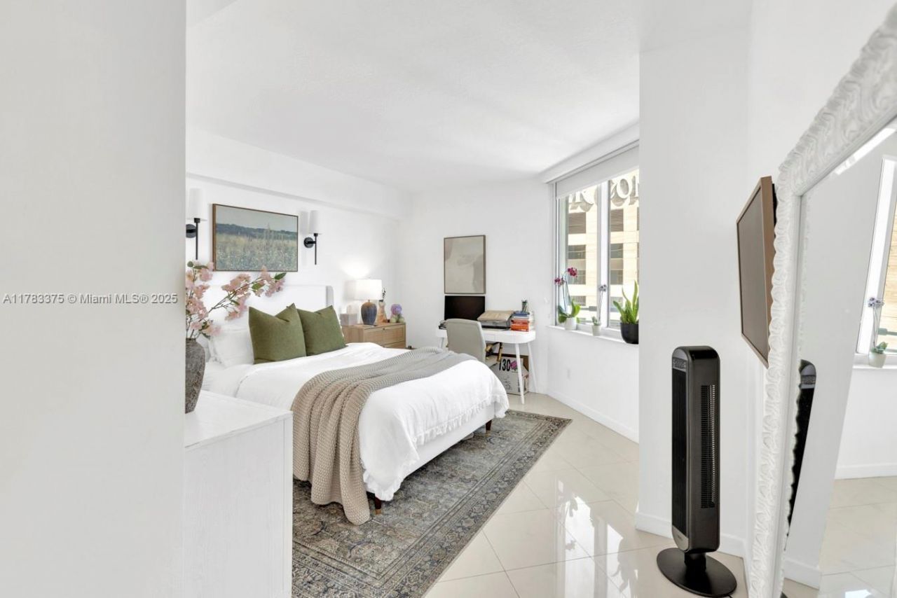 335 S Biscayne Bl, Unit 3408, Miami, FL 33131 Photo