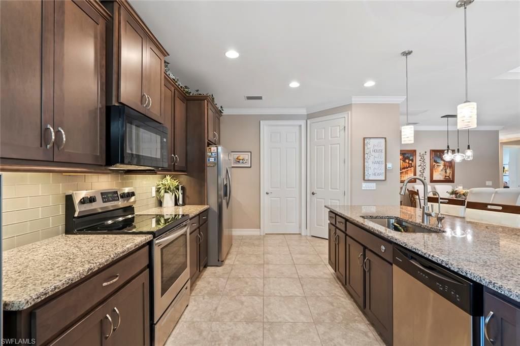 3117 Amadora Cir, Cape Coral, FL 33909 Photo