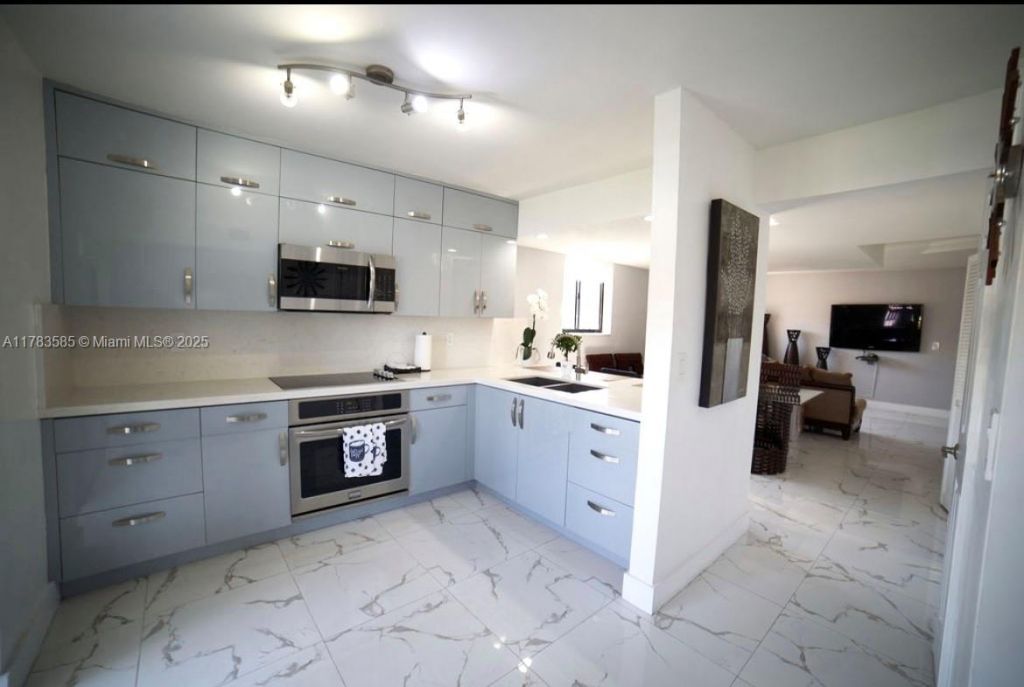 1380 W 41st St, Unit 101, Hialeah, FL 33012 Photo