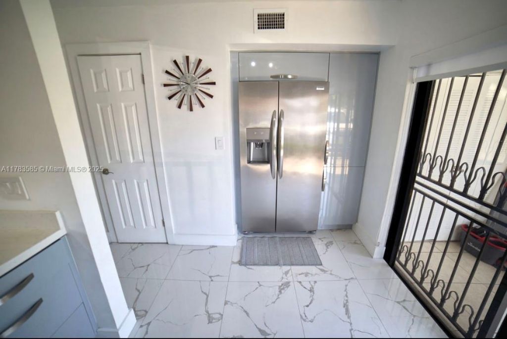 1380 W 41st St, Unit 101, Hialeah, FL 33012 Photo