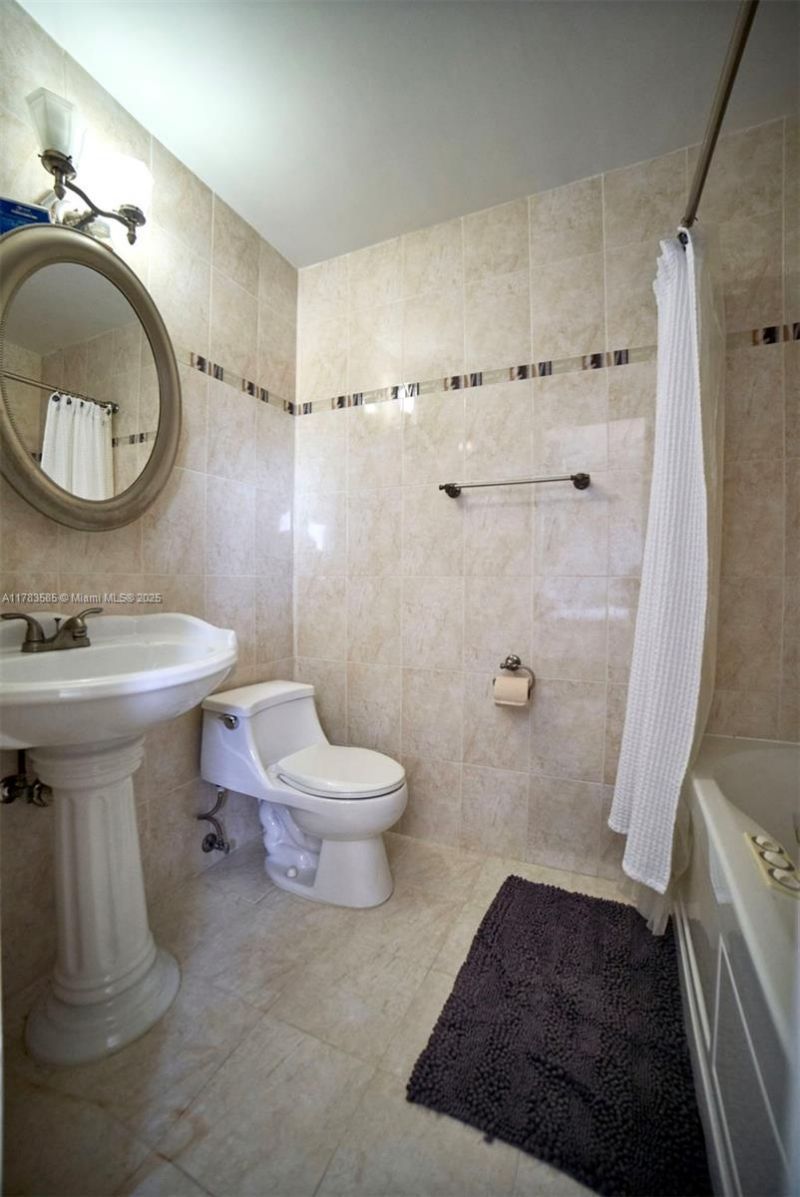 1380 W 41st St, Unit 101, Hialeah, FL 33012 Photo