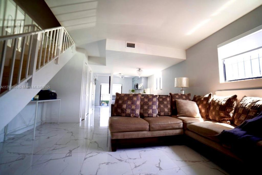 1380 W 41st St, Unit 101, Hialeah, FL 33012 Photo