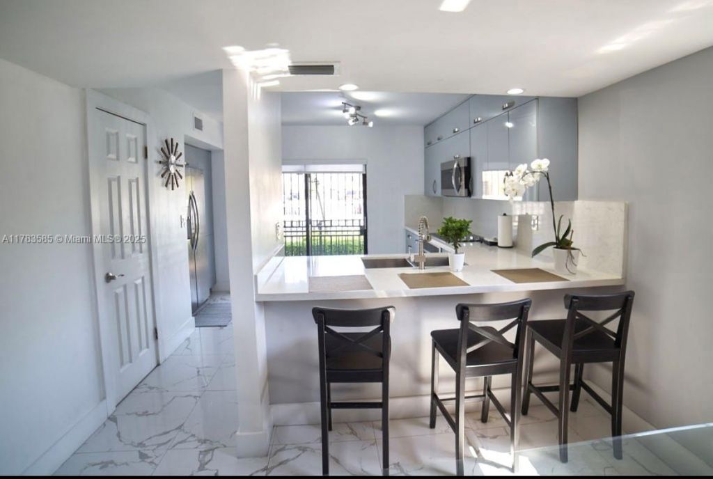 1380 W 41st St, Unit 101, Hialeah, FL 33012 Photo