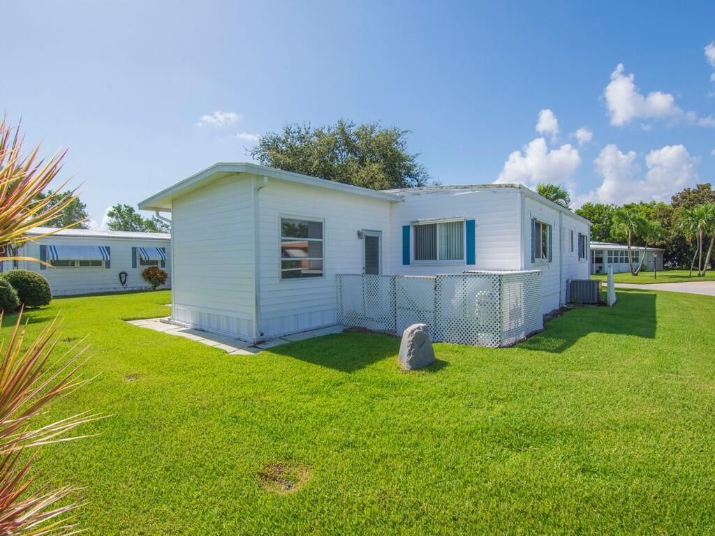 264 NE Cameo Way, Jensen Beach, FL 34957 Photo