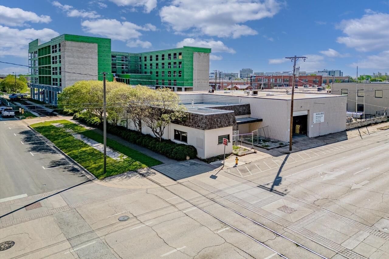 300 S 4th St Waco, TX 76701