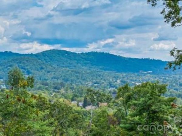 130 Summit Tower Circle, Asheville, NC 28804
