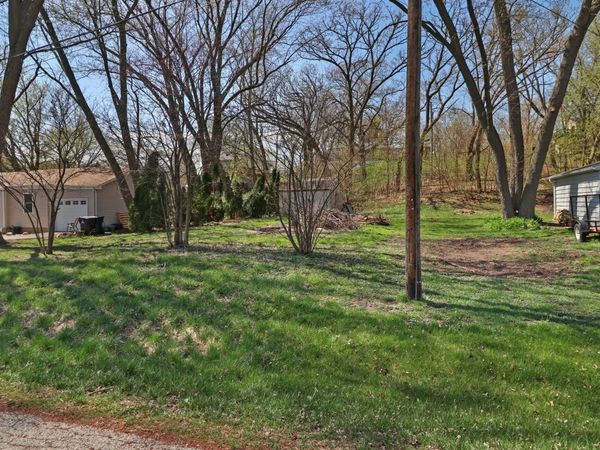 5207 N Lake Street, McHenry, IL 60050