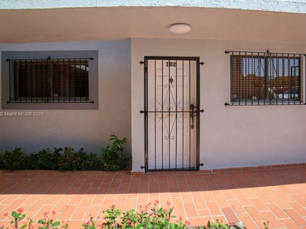 1380 W 41st St, Unit 102, Hialeah, FL 33012