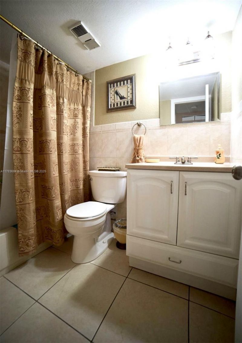 1380 W 41st St, Unit 102, Hialeah, FL 33012 Photo