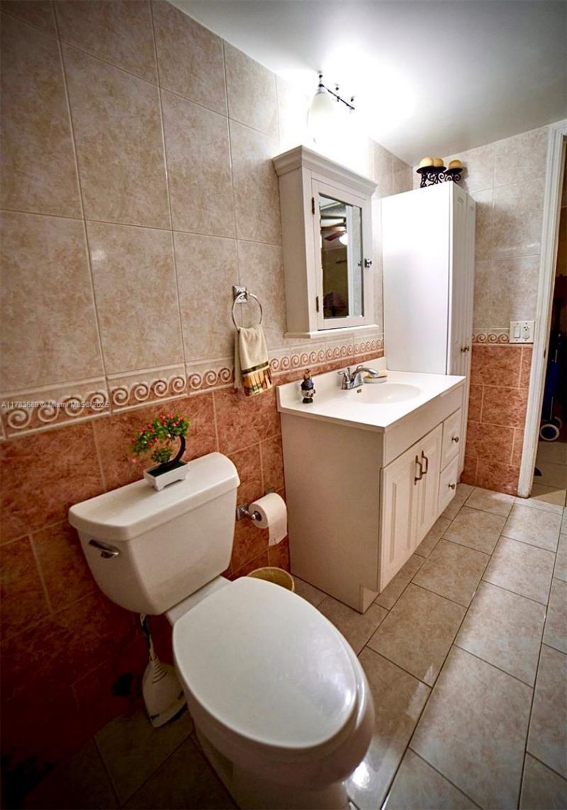 1380 W 41st St, Unit 102, Hialeah, FL 33012 Photo