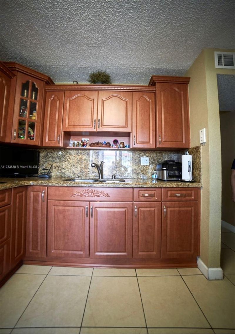 1380 W 41st St, Unit 102, Hialeah, FL 33012 Photo