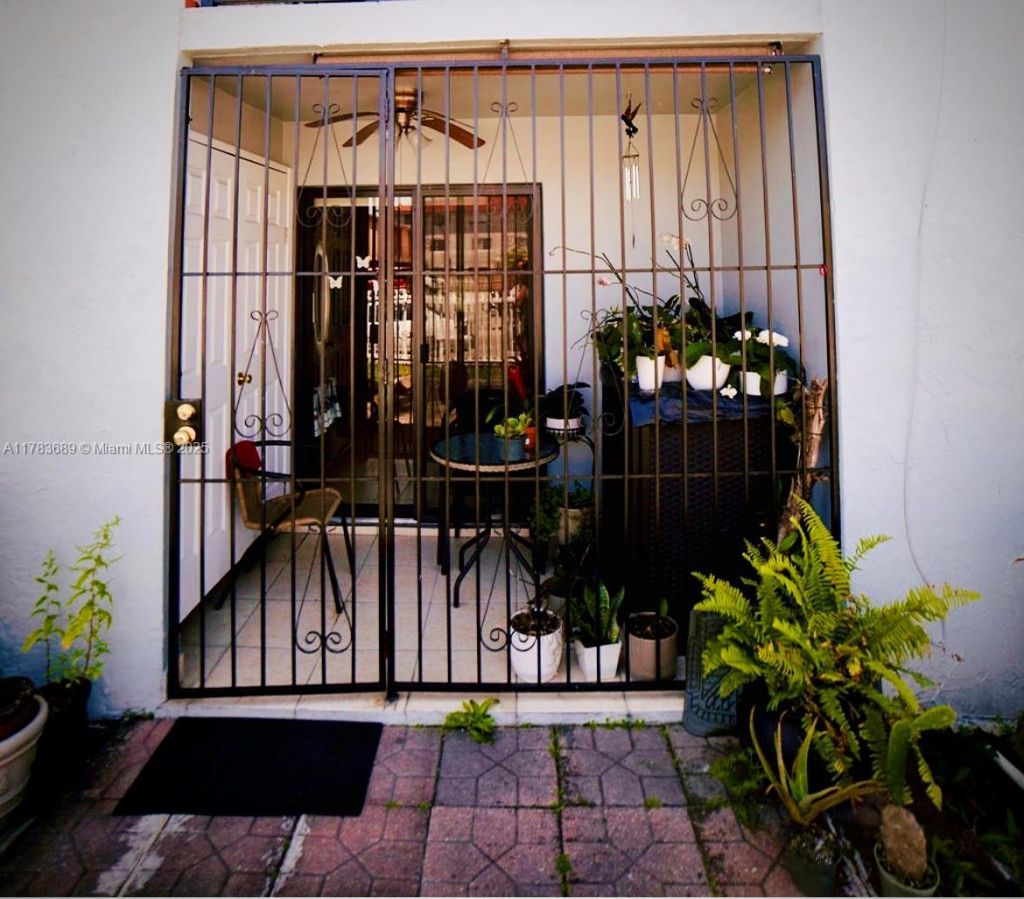 1380 W 41st St, Unit 102, Hialeah, FL 33012 Photo