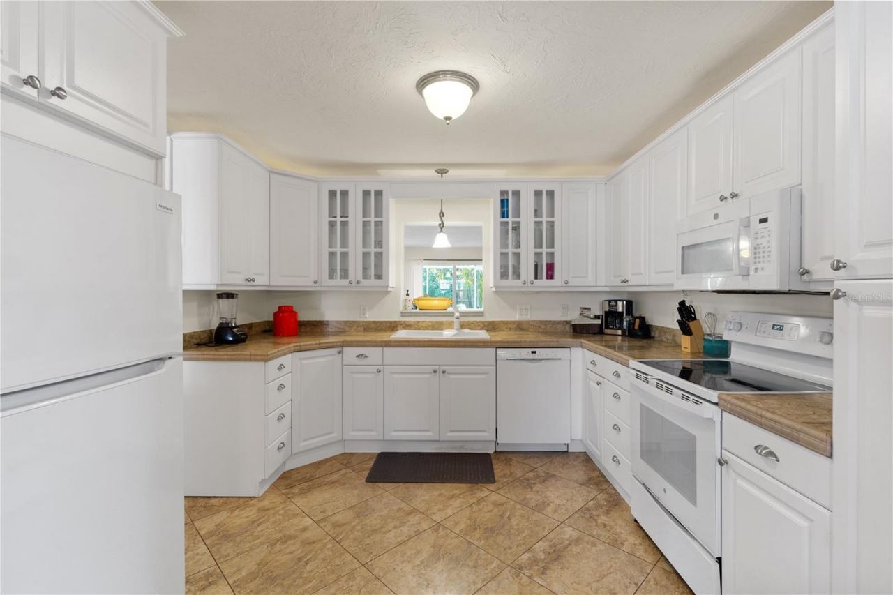 7860 Holiday Drive, Sarasota, FL 34231 Photo
