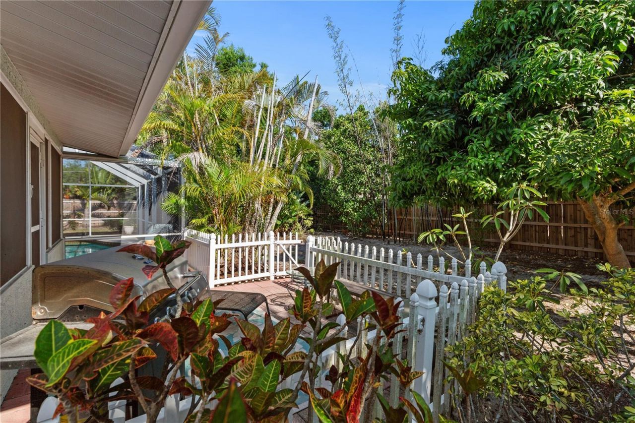 7860 Holiday Drive, Sarasota, FL 34231 Photo