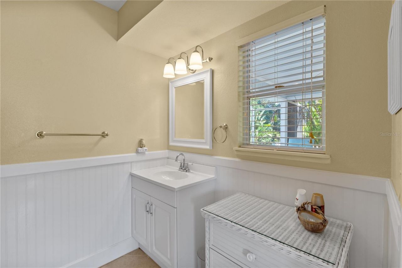 7860 Holiday Drive, Sarasota, FL 34231 Photo