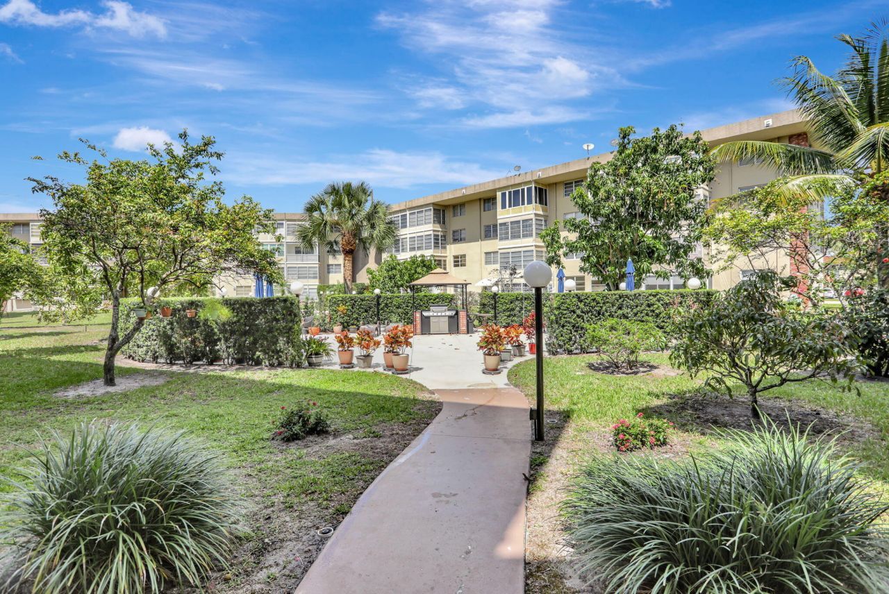 3051 NW 46th Avenue, Unit 406, Lauderdale Lakes, FL 33313 Photo