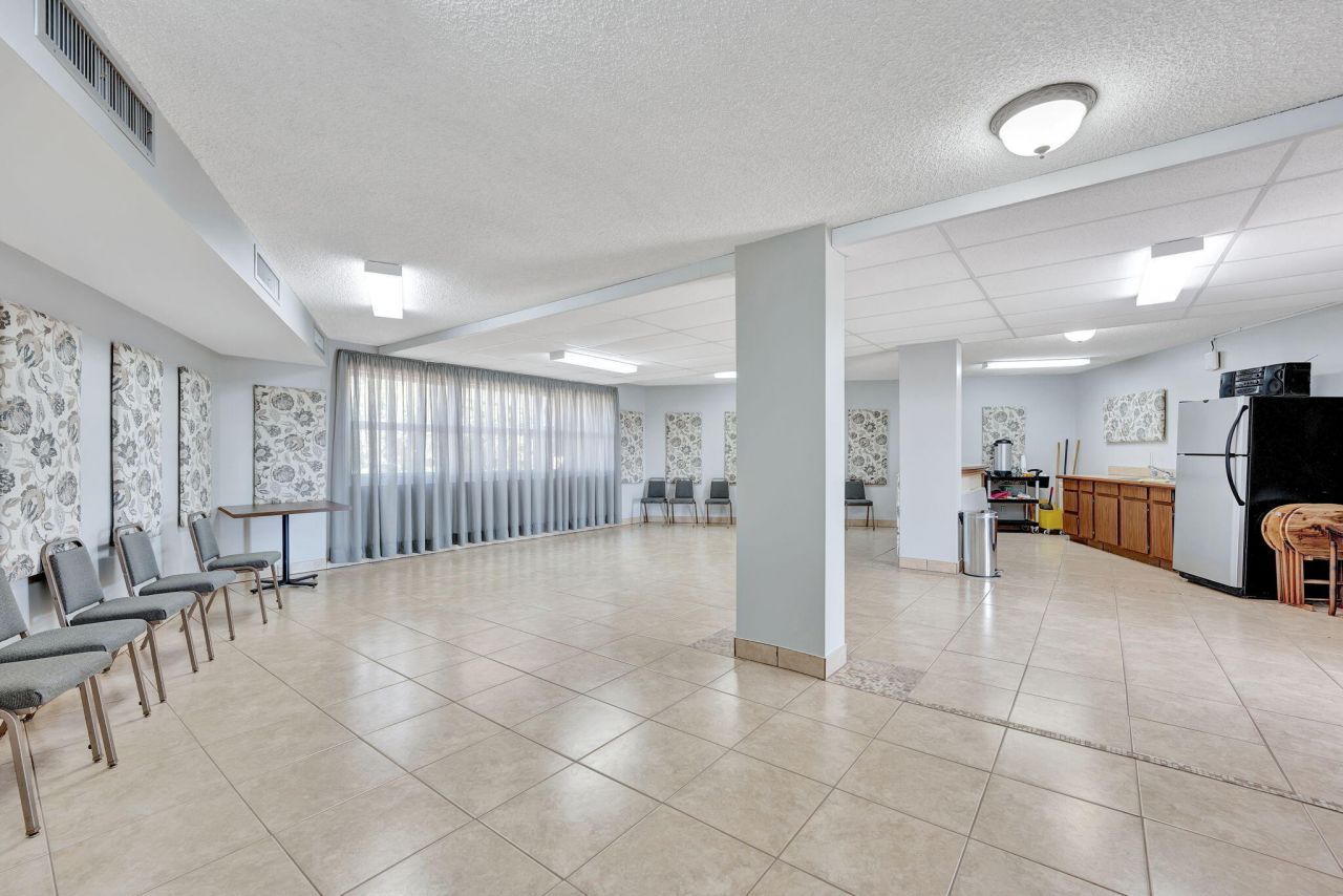 3051 NW 46th Avenue, Unit 406, Lauderdale Lakes, FL 33313 Photo