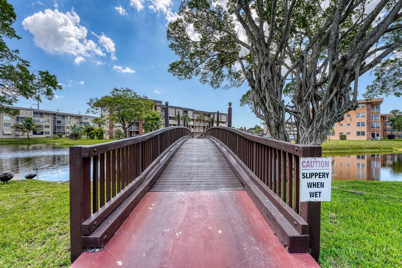 3051 NW 46th Avenue, Unit 406, Lauderdale Lakes, FL 33313 Photo