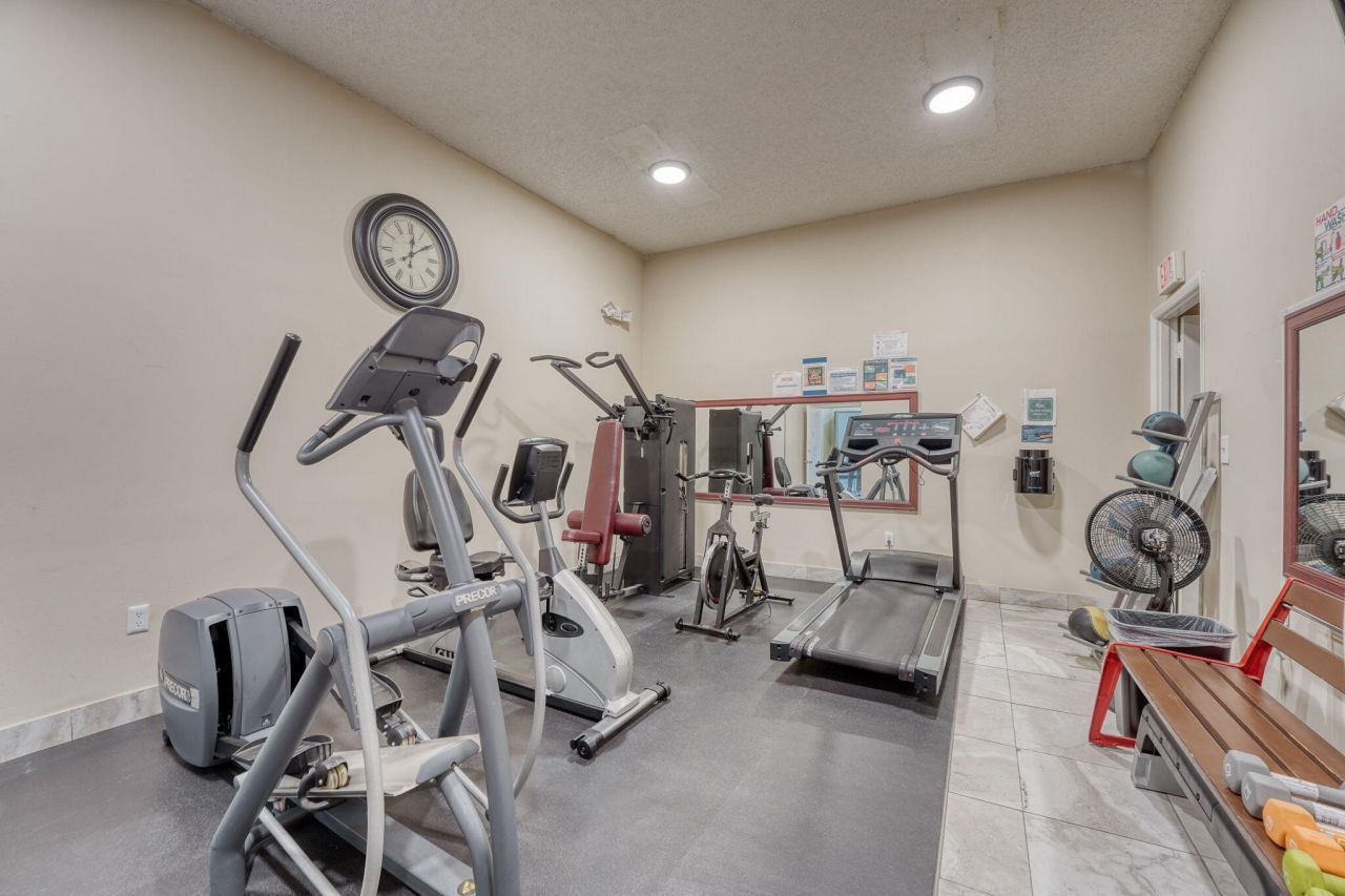 3051 NW 46th Avenue, Unit 406, Lauderdale Lakes, FL 33313 Photo