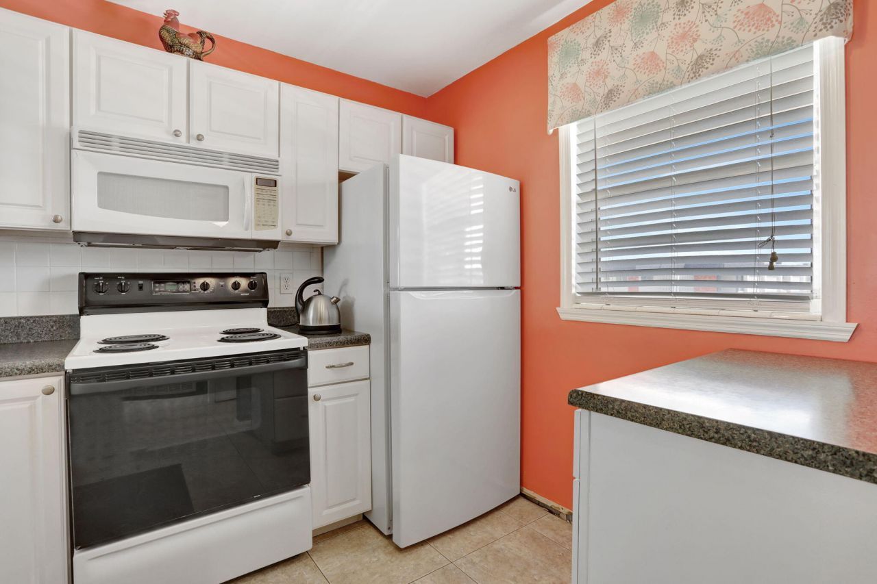 3051 NW 46th Avenue, Unit 406, Lauderdale Lakes, FL 33313 Photo