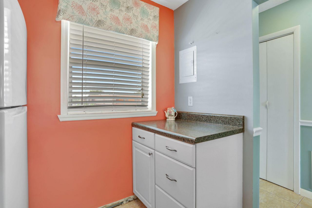 3051 NW 46th Avenue, Unit 406, Lauderdale Lakes, FL 33313 Photo