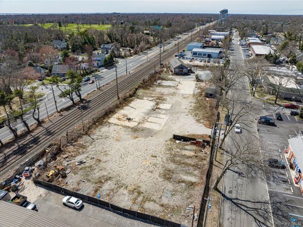 245 Orinoco Drive, Brightwaters, NY 11718