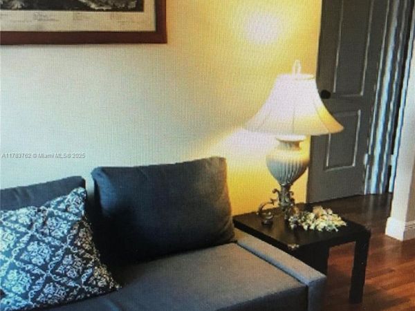 30 Almeria Ave, Unit 6, Coral Gables, FL 33134