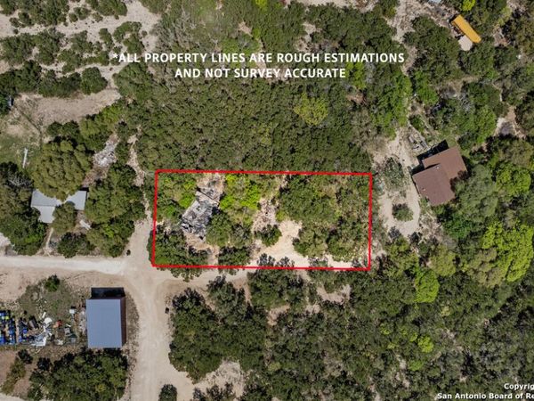 6TH St E, Pipe Creek, TX 78063