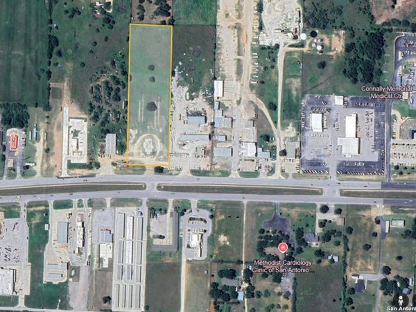 531 10th, Floresville, TX 78114