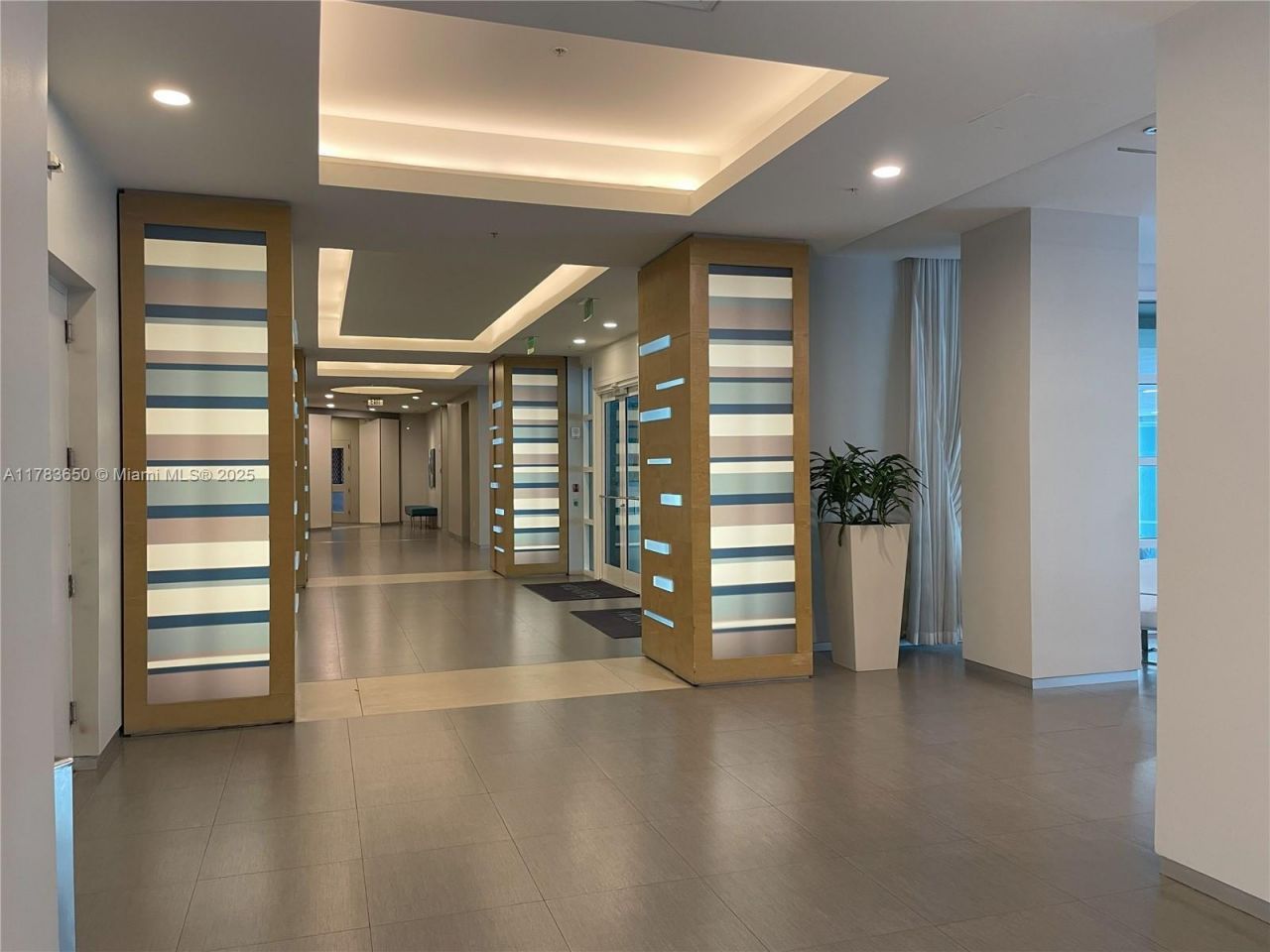 1900 N Bayshore Dr, Unit 2404, Miami, FL 33132 Photo