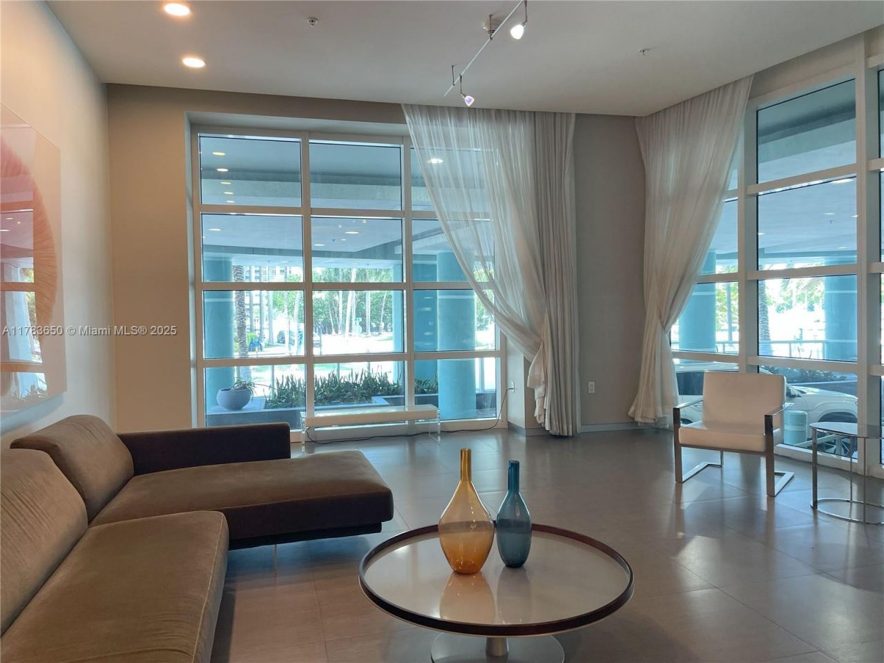 1900 N Bayshore Dr, Unit 2404, Miami, FL 33132 Photo