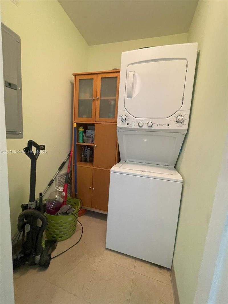 1900 N Bayshore Dr, Unit 2404, Miami, FL 33132 Photo