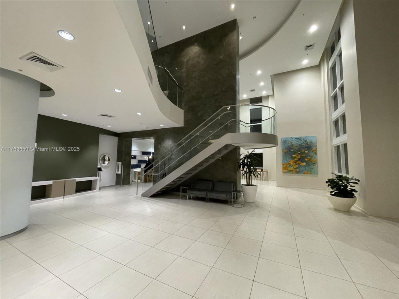 1900 N Bayshore Dr, Unit 2404, Miami, FL 33132 Photo