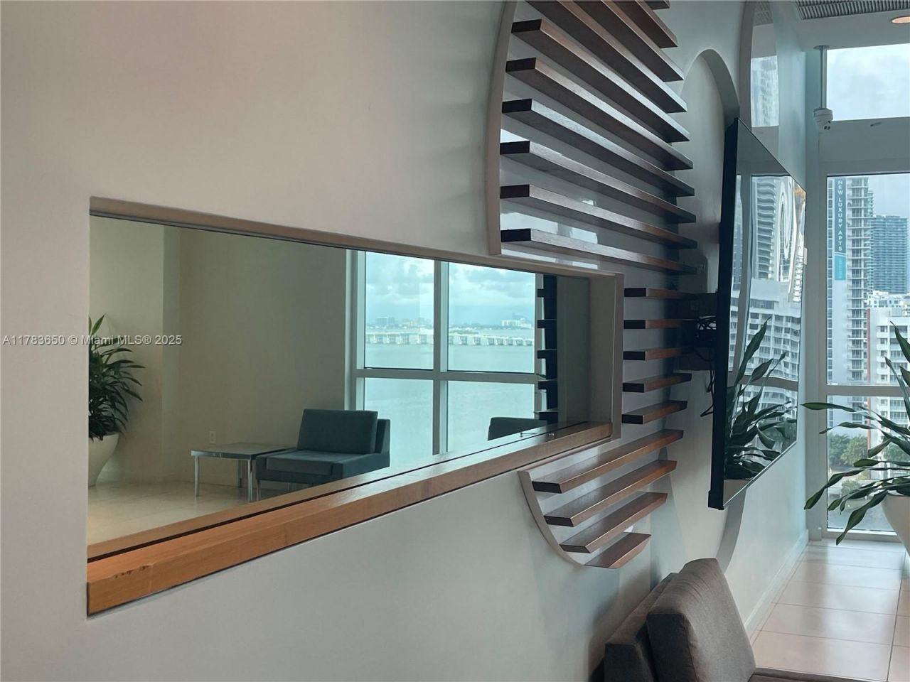 1900 N Bayshore Dr, Unit 2404, Miami, FL 33132 Photo