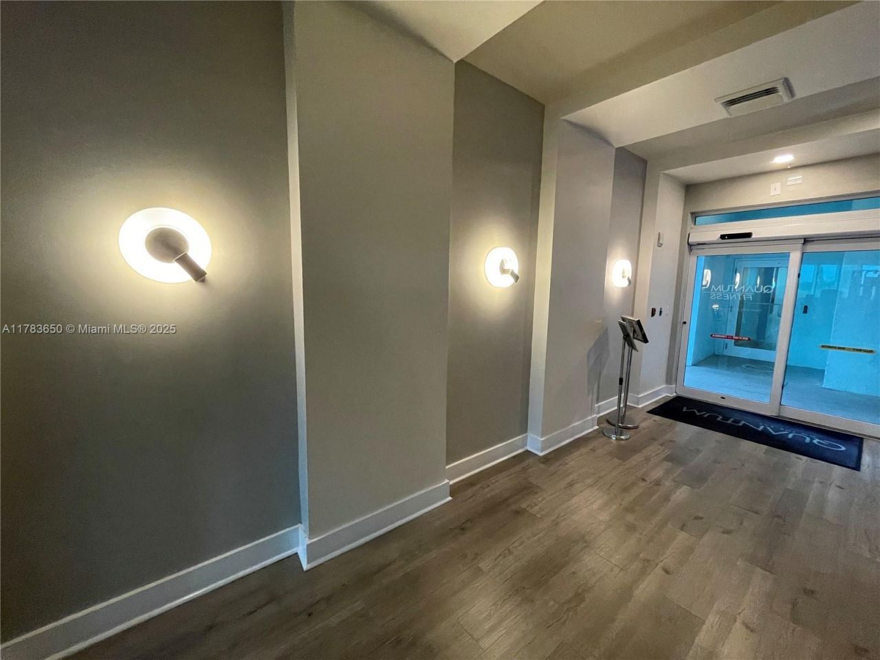 1900 N Bayshore Dr, Unit 2404, Miami, FL 33132 Photo