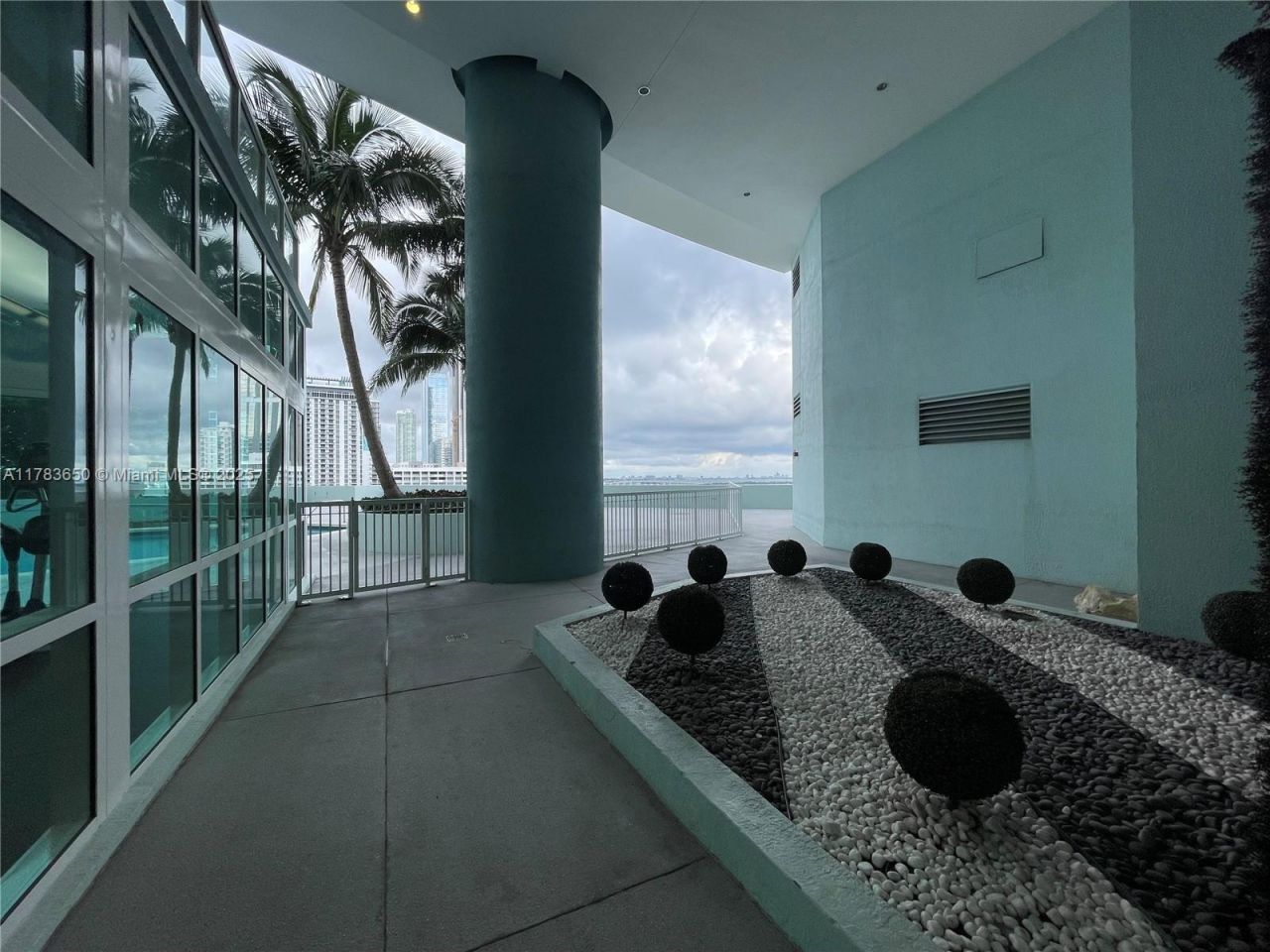 1900 N Bayshore Dr, Unit 2404, Miami, FL 33132 Photo