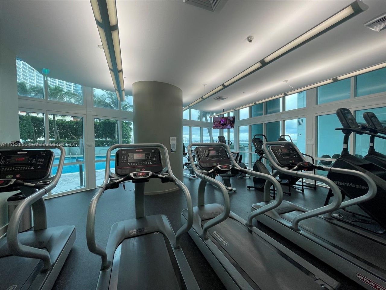 1900 N Bayshore Dr, Unit 2404, Miami, FL 33132 Photo