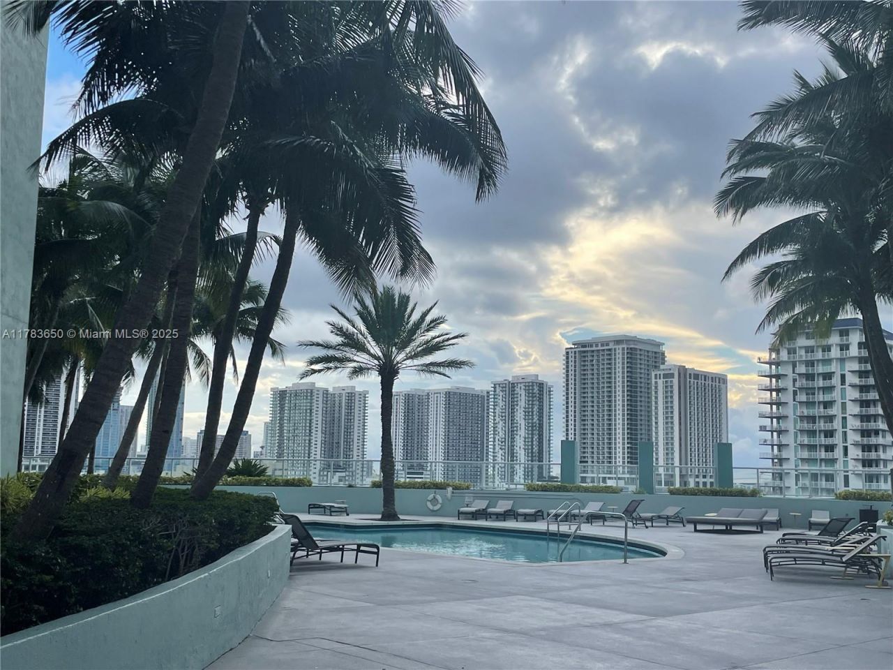 1900 N Bayshore Dr, Unit 2404, Miami, FL 33132 Photo