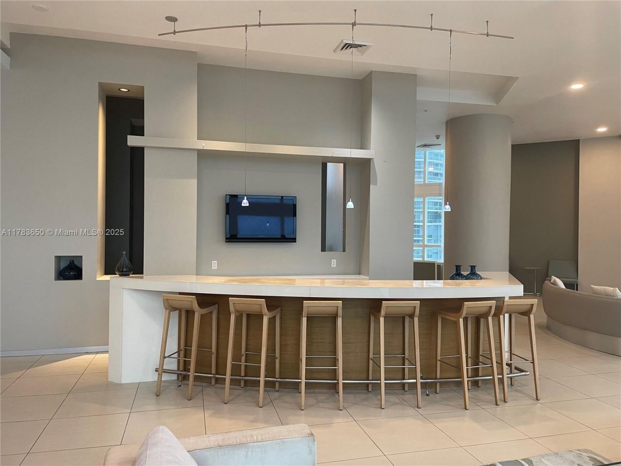 1900 N Bayshore Dr, Unit 2404, Miami, FL 33132 Photo