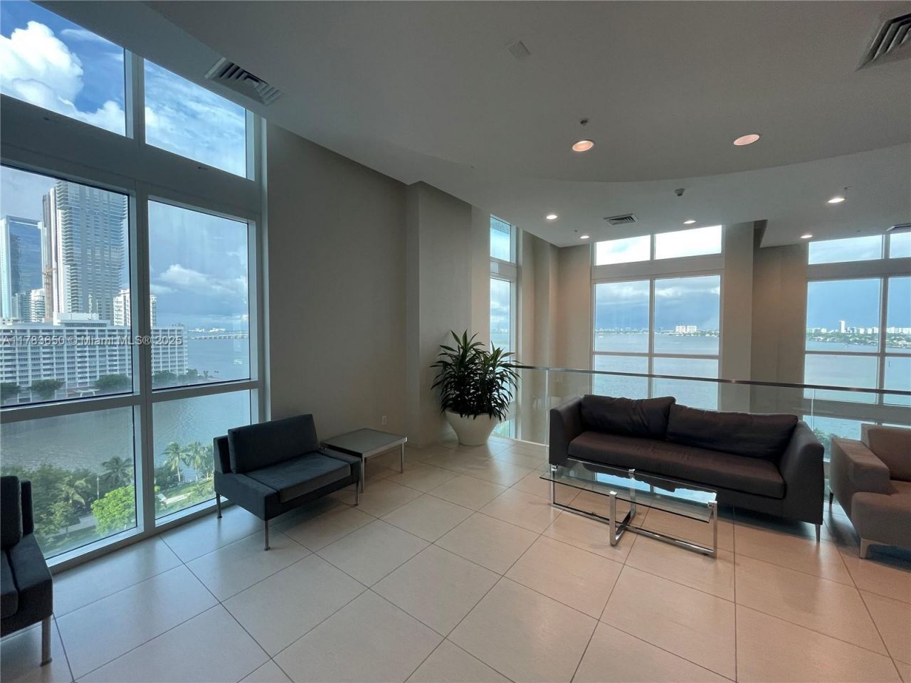 1900 N Bayshore Dr, Unit 2404, Miami, FL 33132 Photo