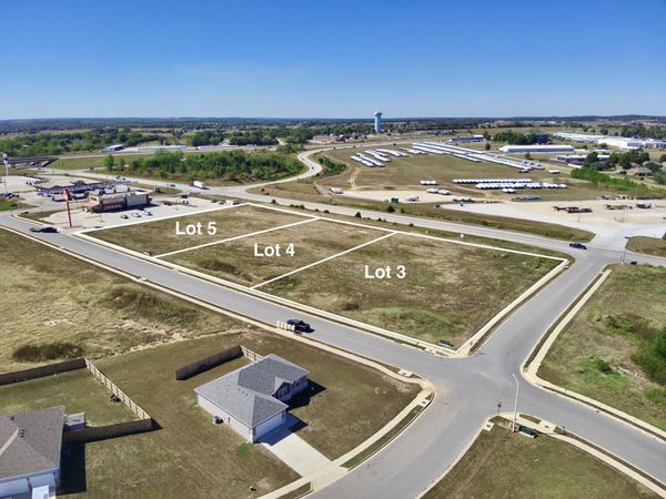 004 S Durango Drive, Bolivar, MO 65613