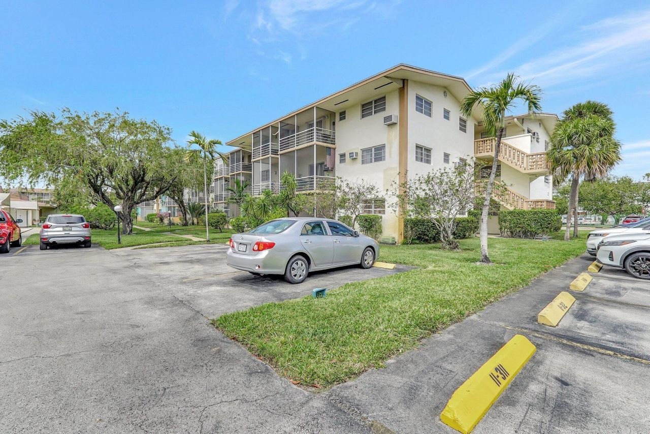 16790 NE 14th Avenue, Unit 310, Miami, FL 33162 Photo