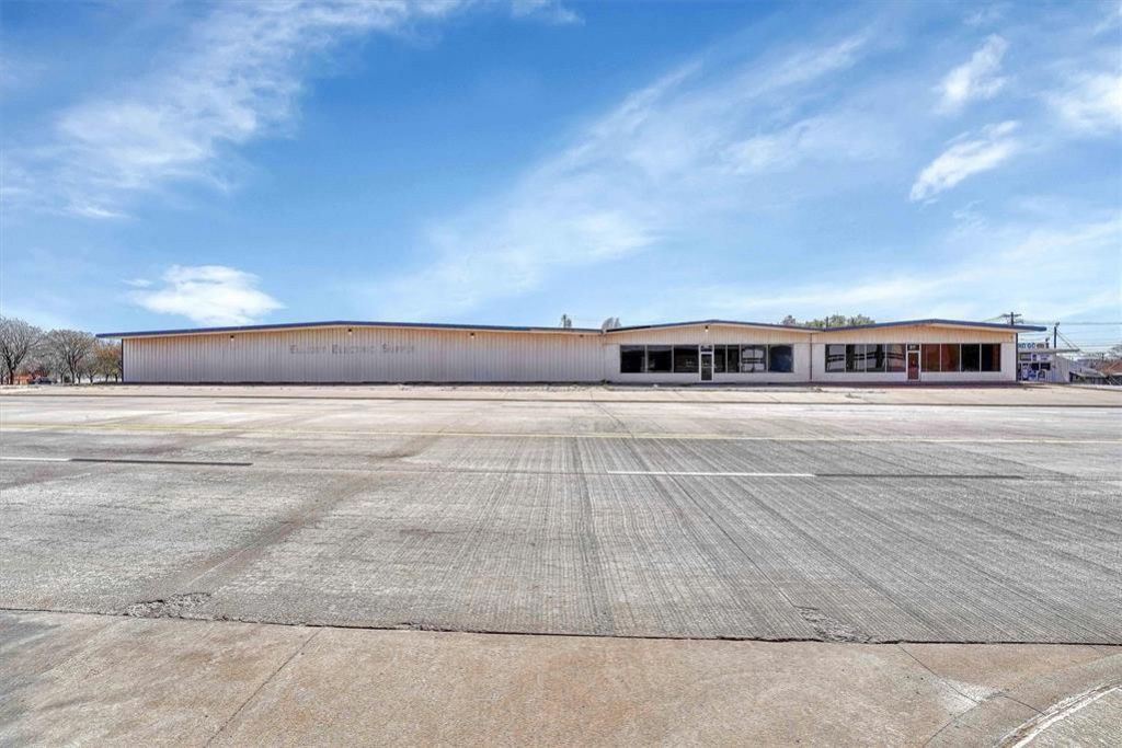 211 S 4th Street, Clinton, OK 73601 Main Photo