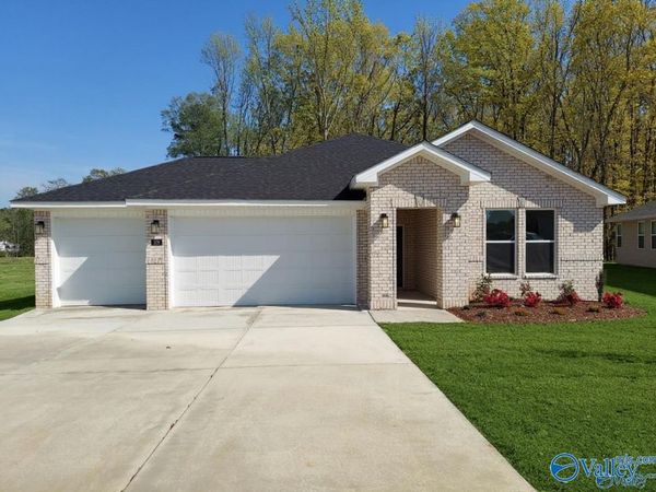 208 Hibiscus Drive, Hazel Green, AL 35750