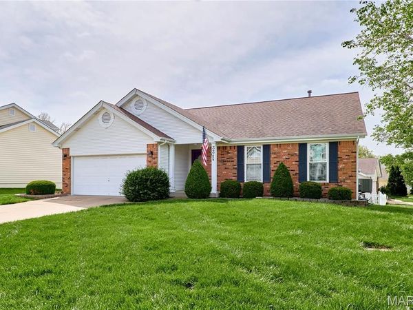 331 Forest Grove Court, St Peters, MO 63304