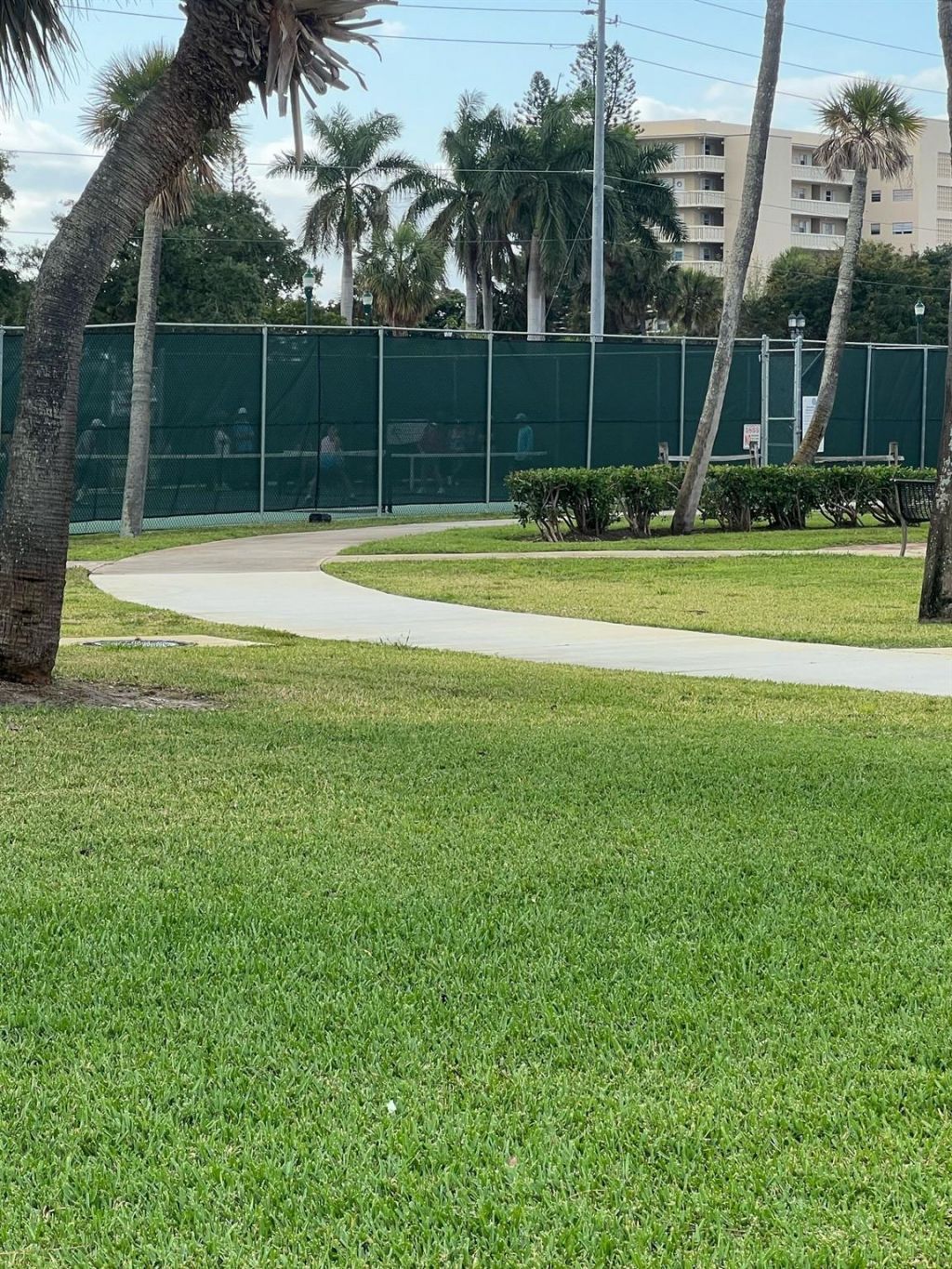 810 Lake Shore Drive, Unit 25, West Palm Beach, FL 33403 Photo