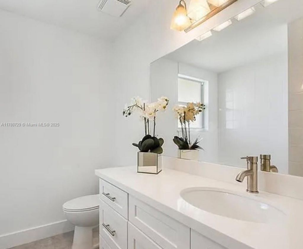 555 E Dania Beach Blvd, Unit 4, Dania Beach, FL 33004 Photo