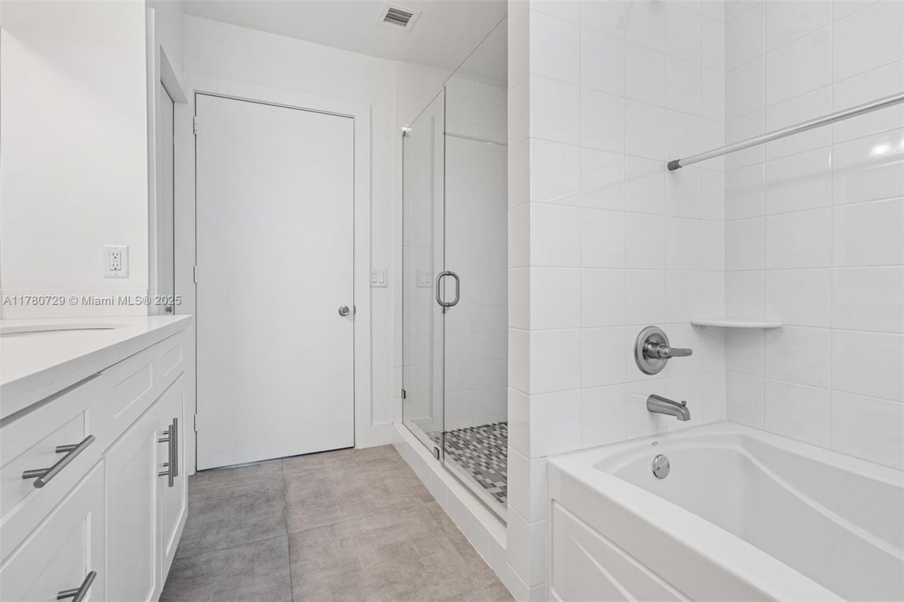 555 E Dania Beach Blvd, Unit 4, Dania Beach, FL 33004 Photo