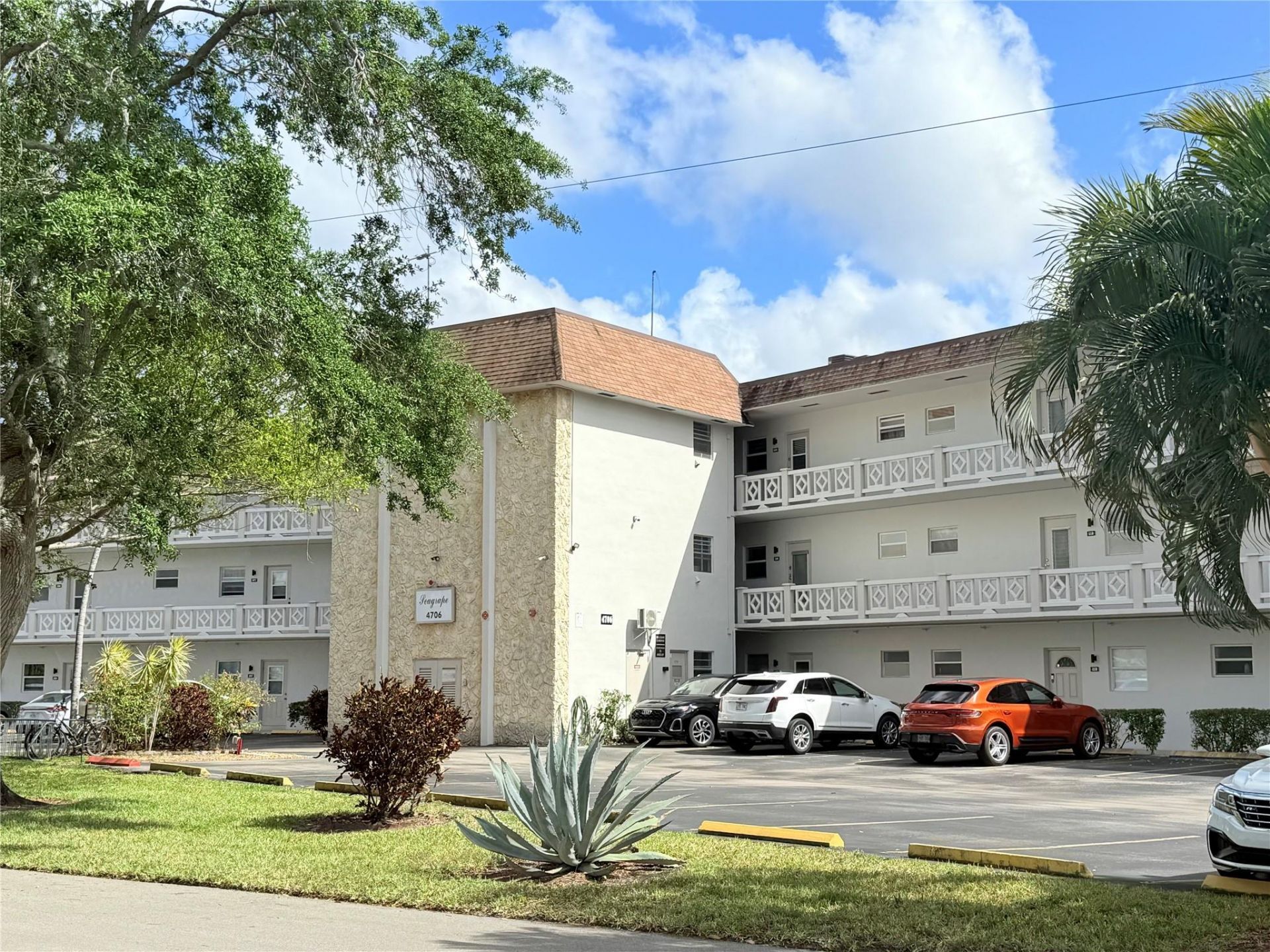 4706 NW 36th Street, Unit 412-S, Lauderdale Lakes, FL 33319 Photo