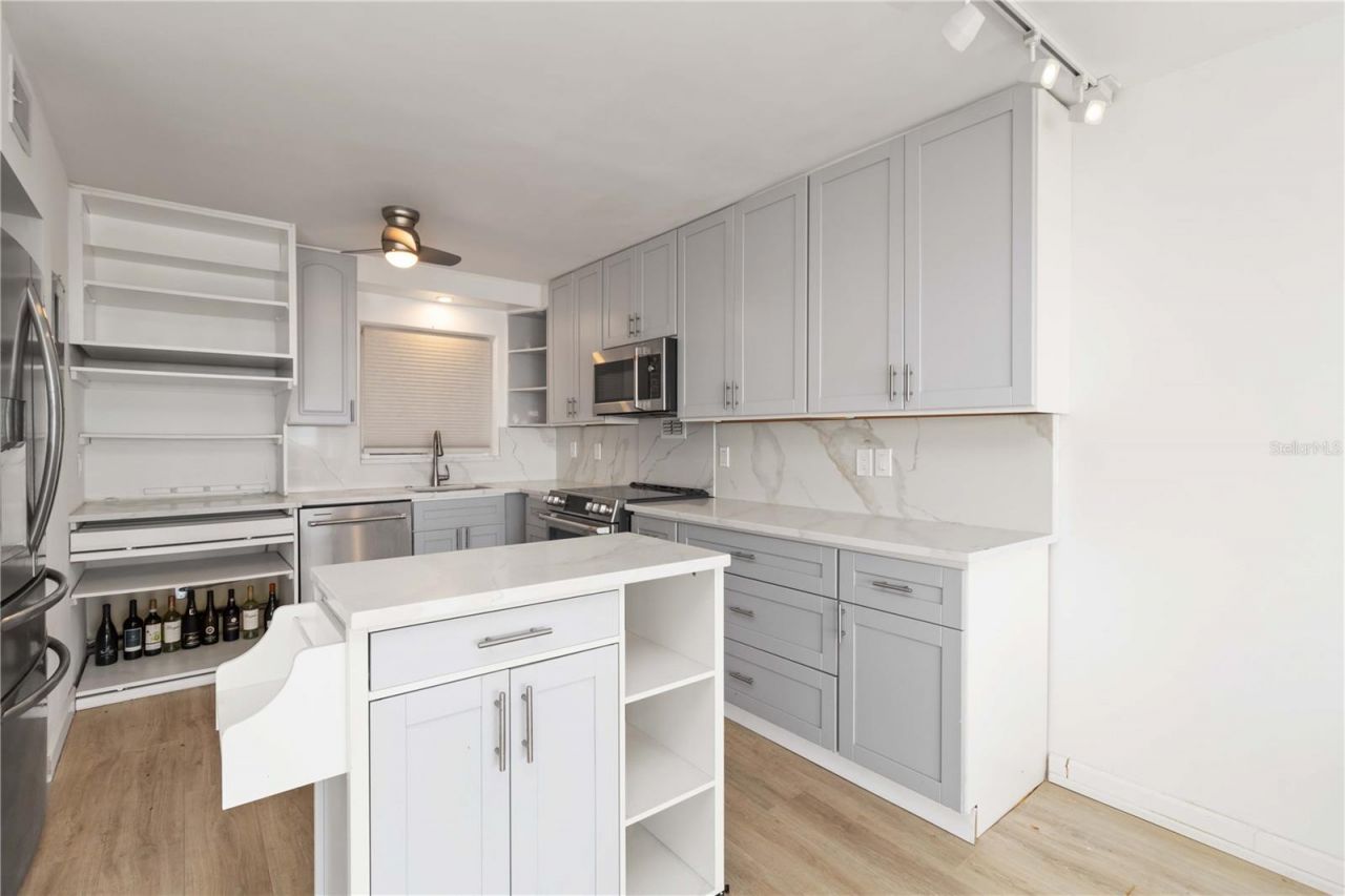 33 S Gulfstream Avenue, Unit 905, Sarasota, FL 34236 Photo